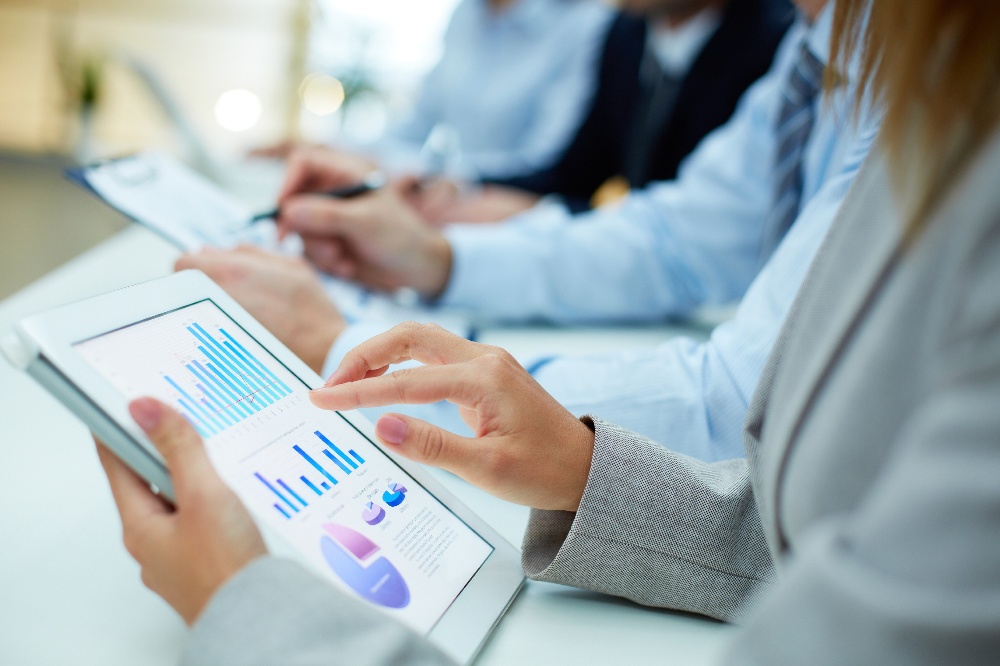 Business-WhoWeServe-LearnandDev-1-1