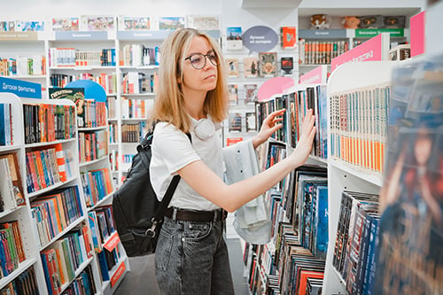 campus-bookstore-AdobeStock_563575199_500px-width