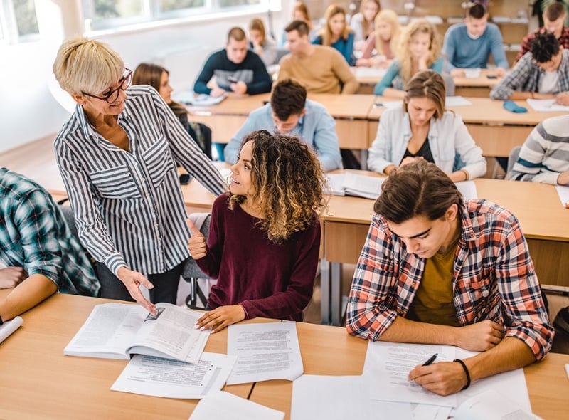 classroom-discussion-of-materials-thumb